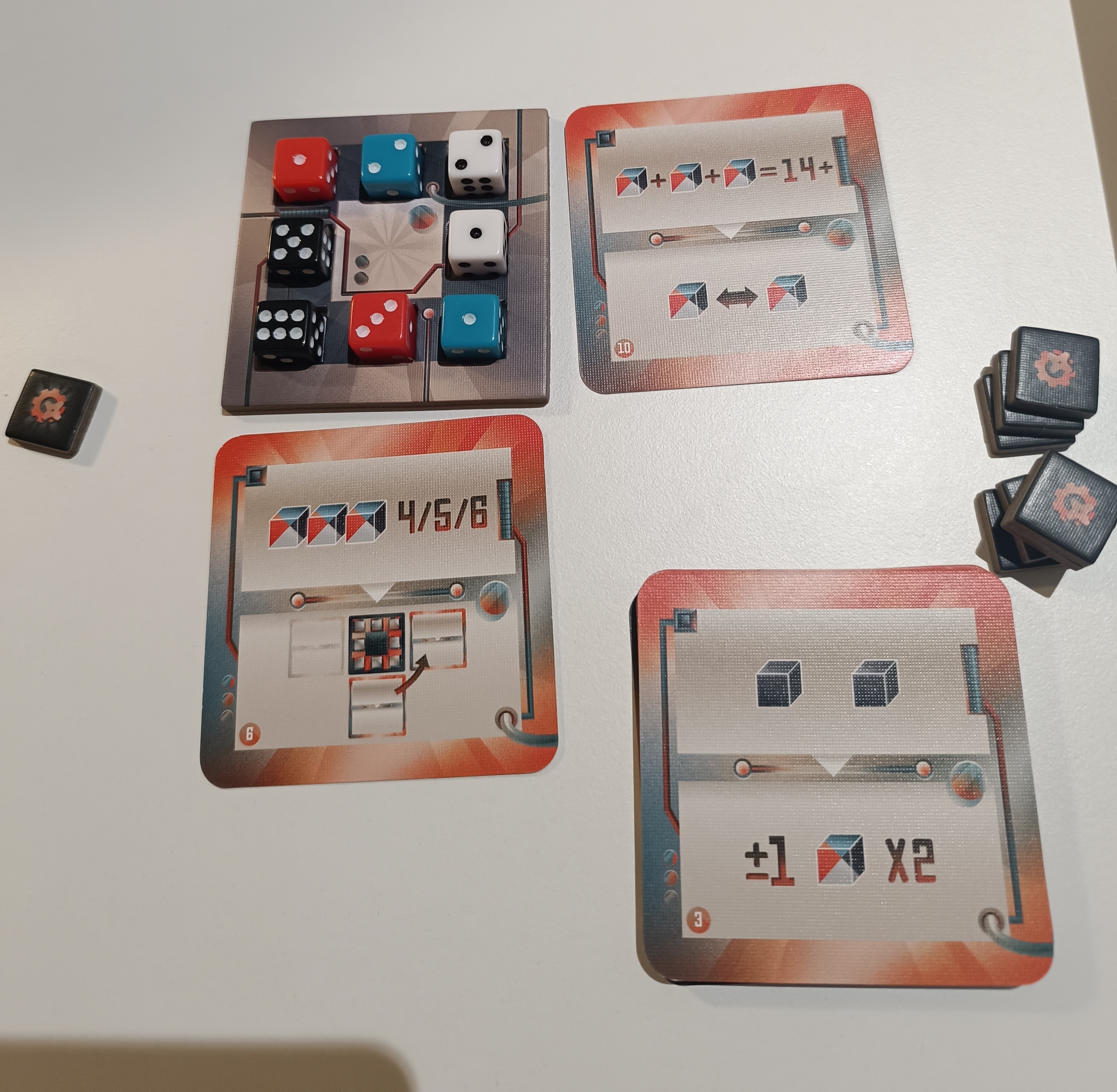 État final de la partie avec 2 cartes Engrenage non résolues