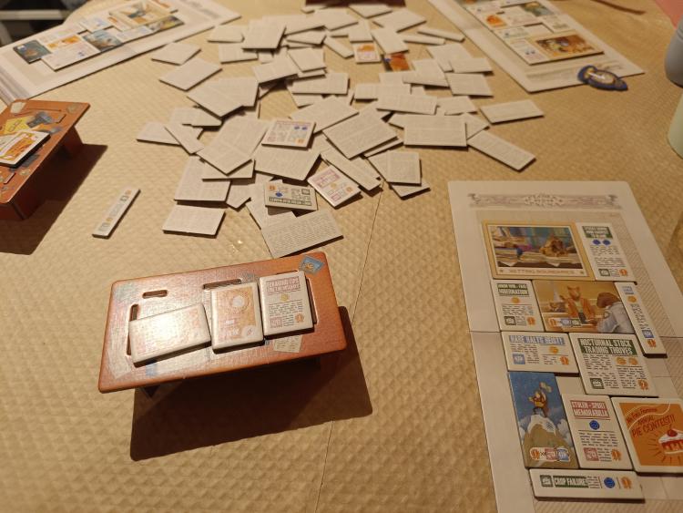 Scattered newspaper article and headline tiles from Fit to Print spread across the table during a five-minute round