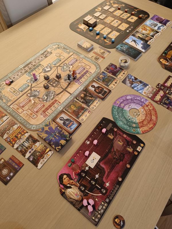 Unconscious Mind French edition spread across the table, with the Vienna board, the meeting table board, dream cards, client cards and a pink player board